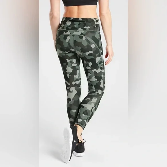 Athleta Lightning Camo 7/8 Tight in Super Sonic Size Medium Leggings - Picture 1 of 15